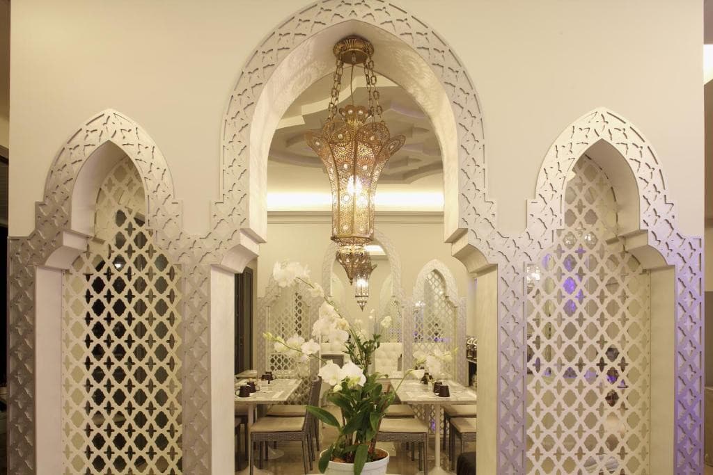 VERANDAH HOTEL (THE)