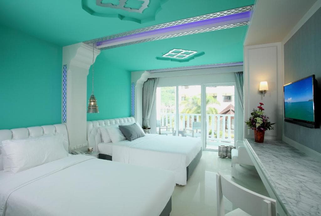 VERANDAH HOTEL (THE)