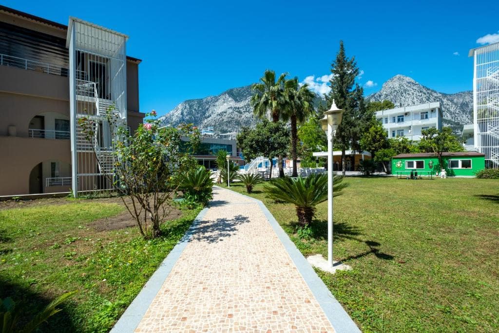 Latte Beach Hotel