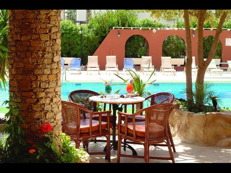 Navarria Hotel