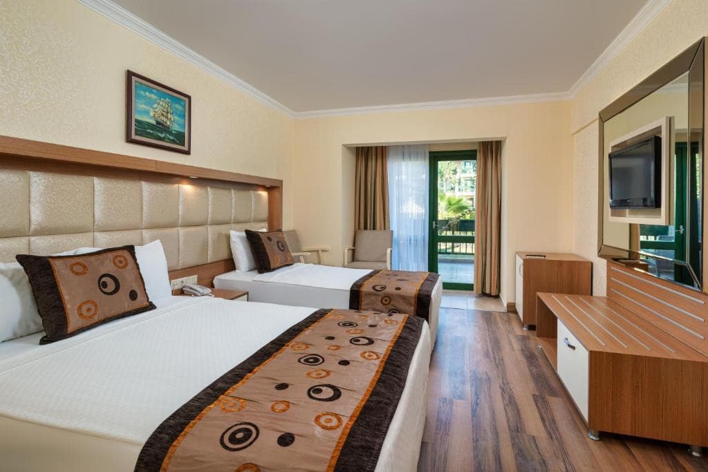 Oz Hotels Incekum Beach Resort