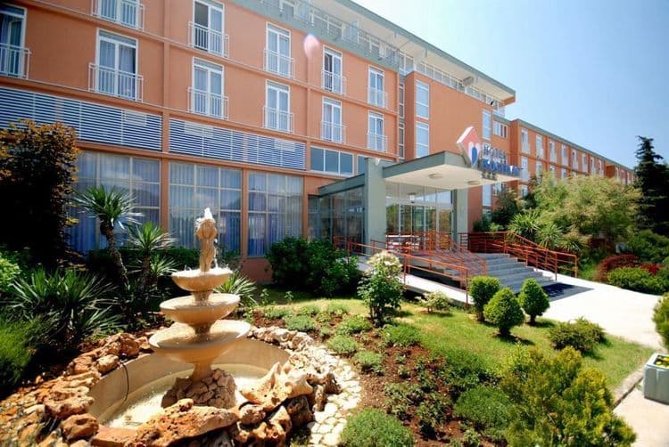 Holiday Hotel