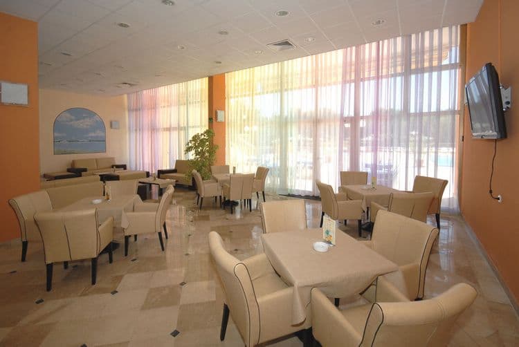 Holiday Hotel