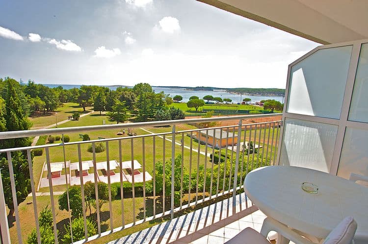 Holiday Hotel