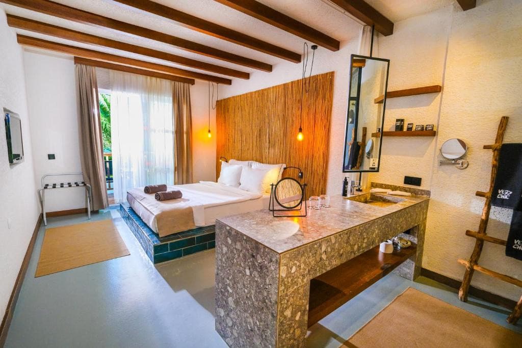 Very Chic Hotel (ex. The Magnific Hotel)