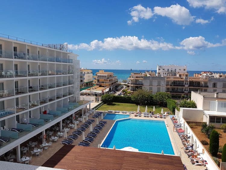 Roc Leo Hotel