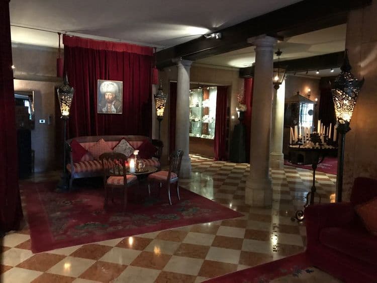 Metropole Hotel