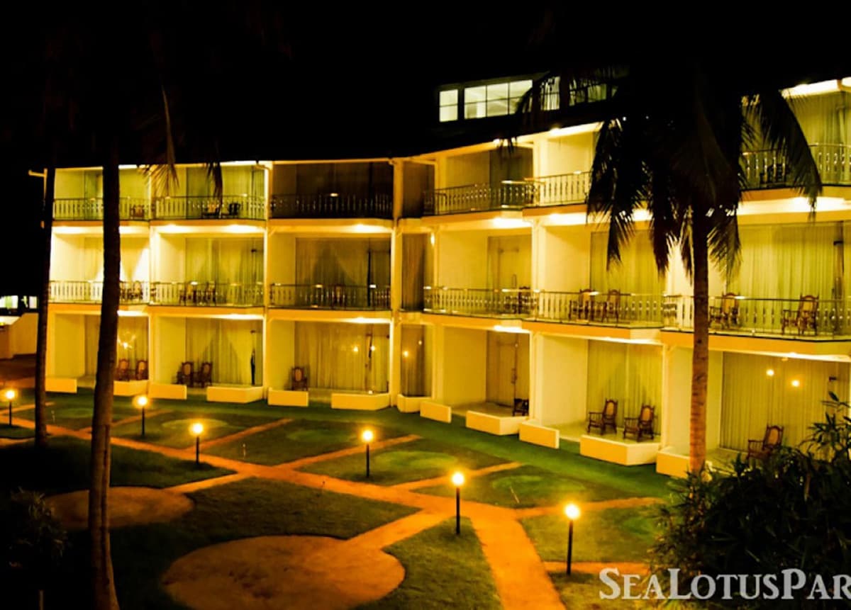 Sea Lotus Park Hotel
