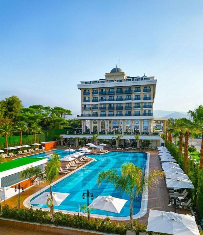 Serenity Queen Hotel