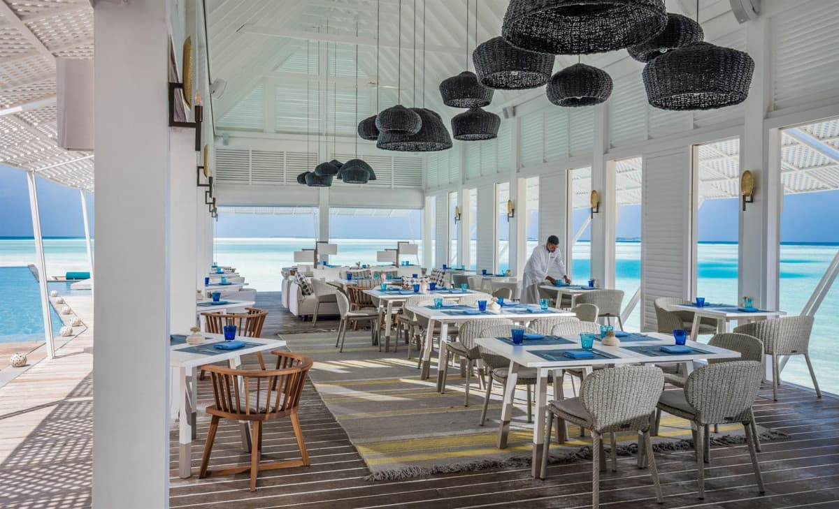 Four Seasons Landaa Giraavaru