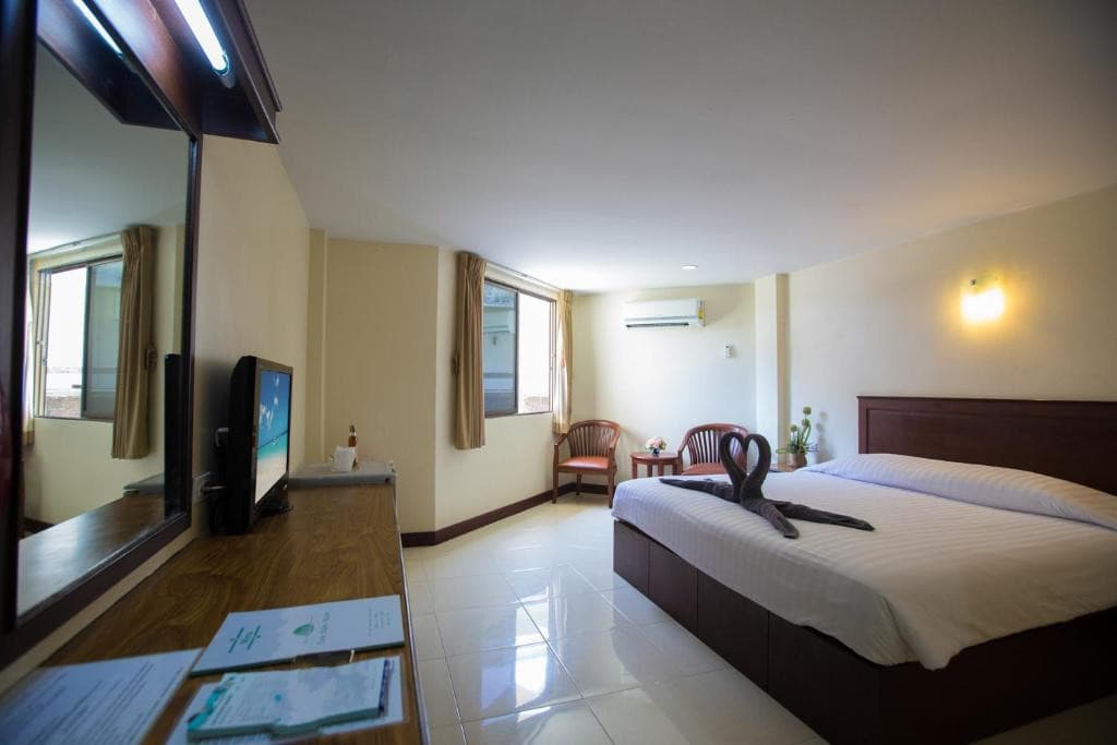 Twin Palms Resort