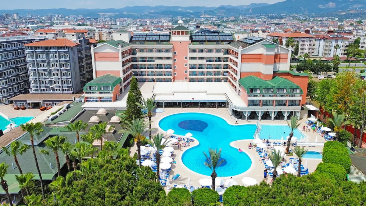 Insula Resort & Spa