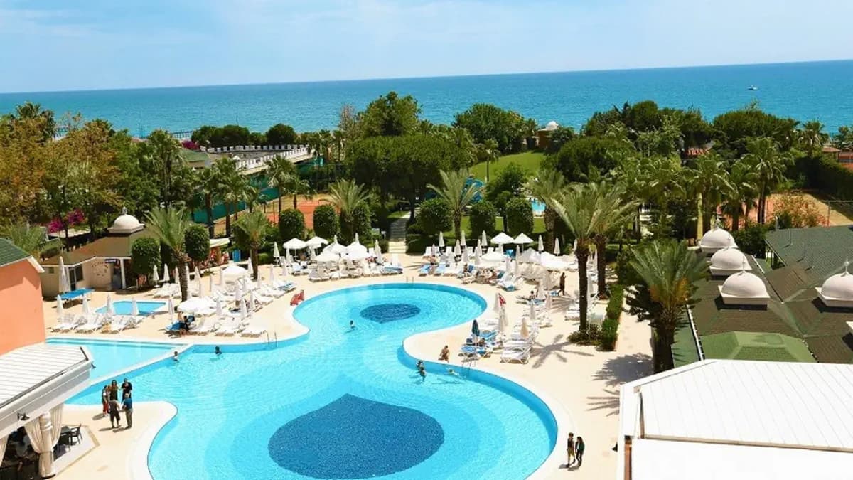 Insula Resort & Spa