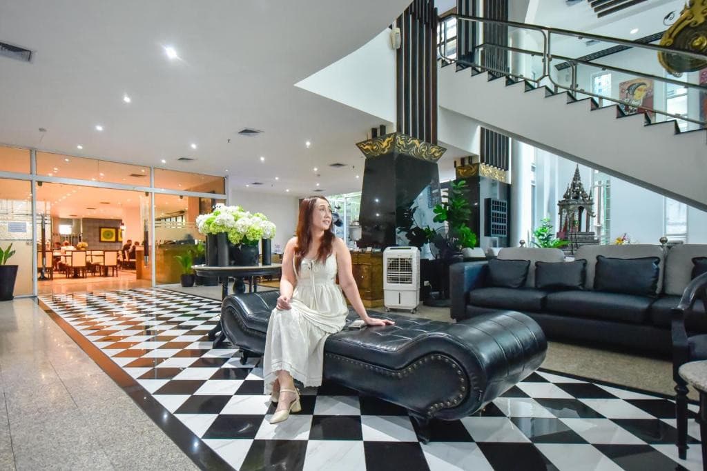 PINNACLE LUMPINEE PARK HOTEL