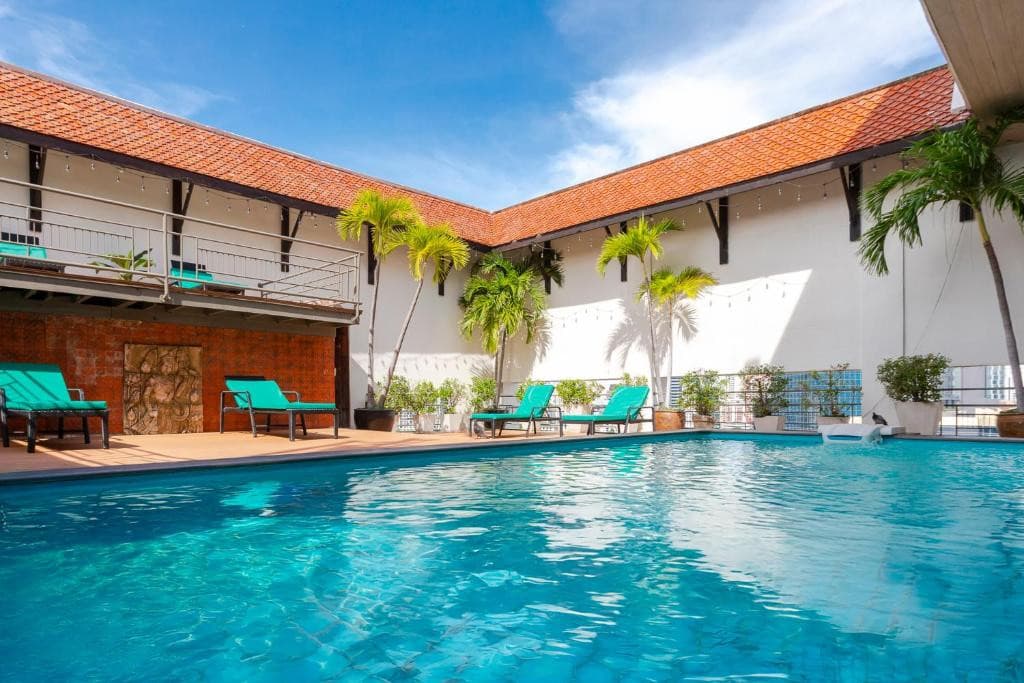 PINNACLE LUMPINEE PARK HOTEL