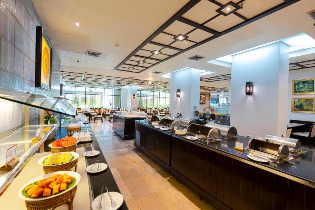 PINNACLE LUMPINEE PARK HOTEL