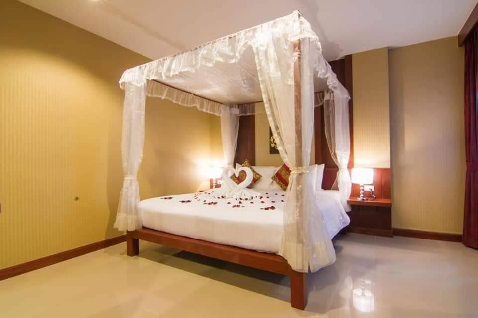 Patong Hemingways Hotel