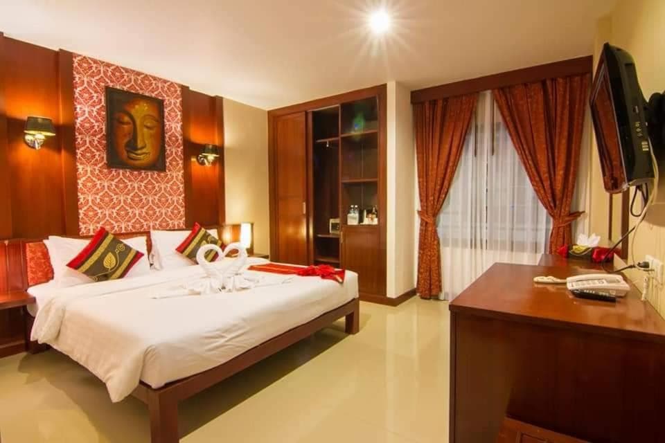 Patong Hemingways Hotel