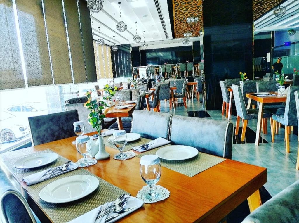 PARKSIDE PLAZA HOTEL