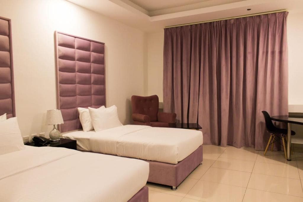 PARKSIDE PLAZA HOTEL