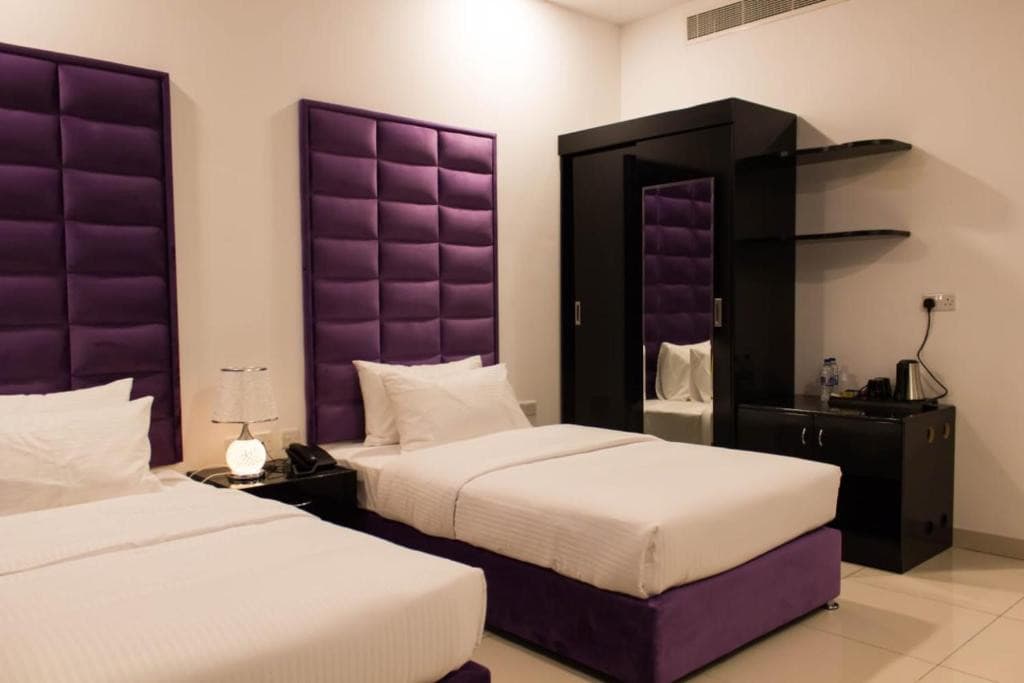 PARKSIDE PLAZA HOTEL