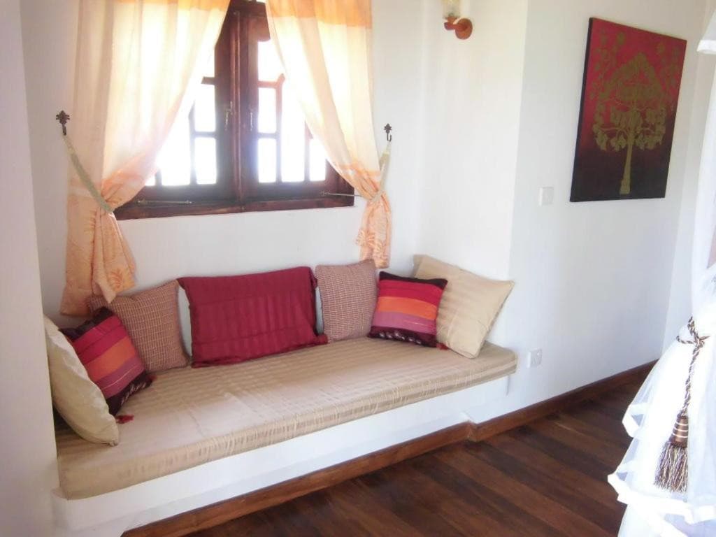 Lanka Beach Bungalows & Villa