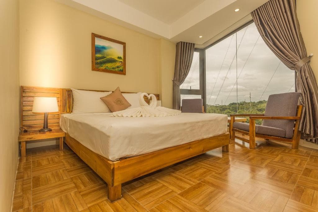 Golden Daisy Hotel