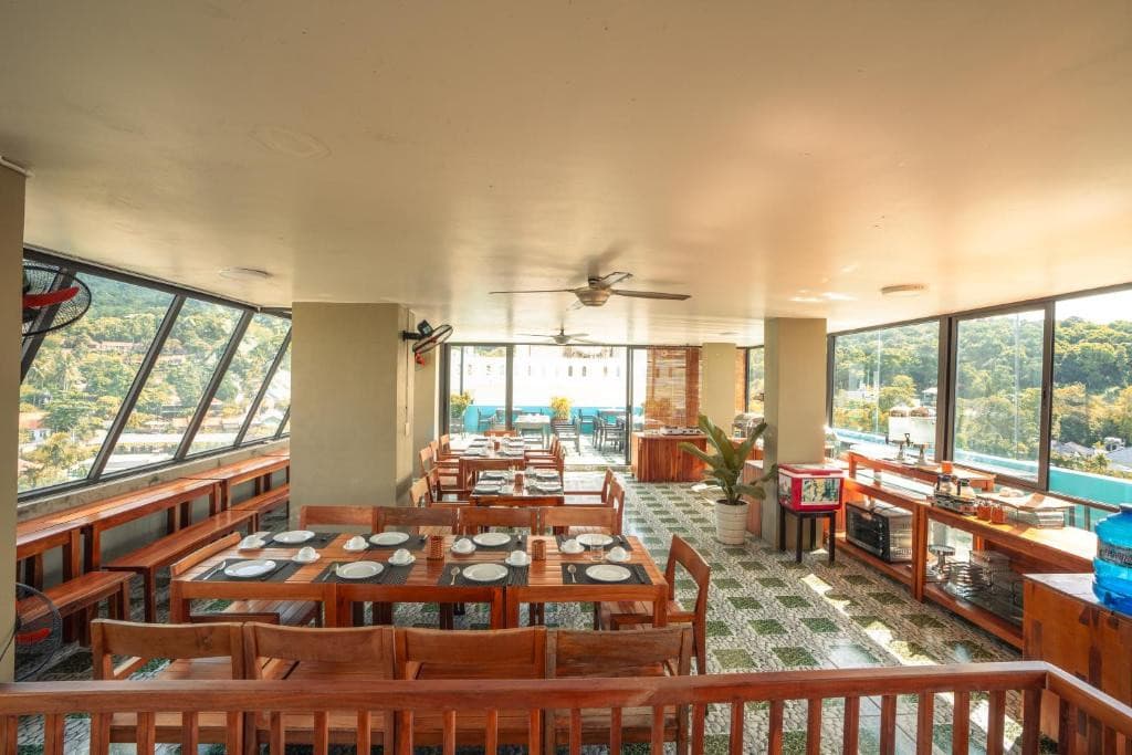 Golden Daisy Hotel