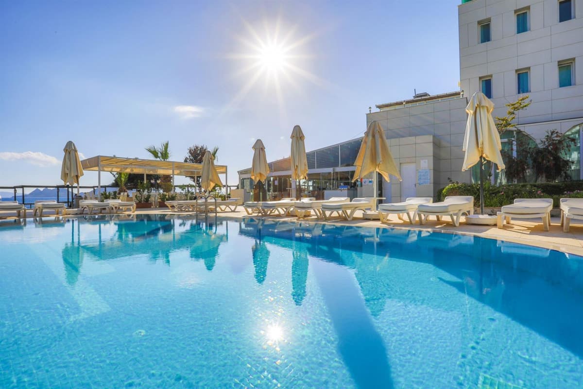 Dragut Point North Hotel