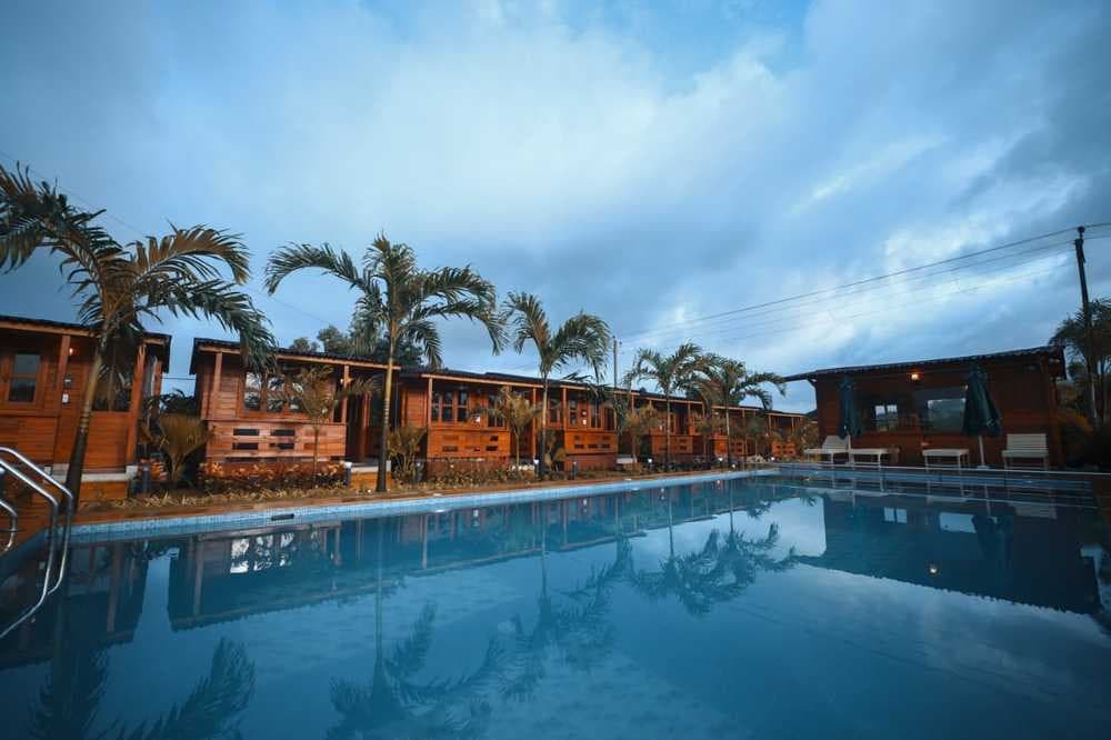 Grand Vatika Resort