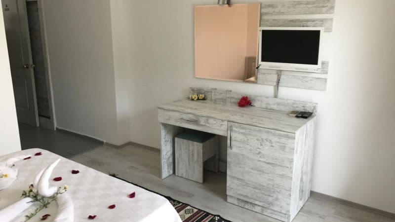 Aymes Hotel