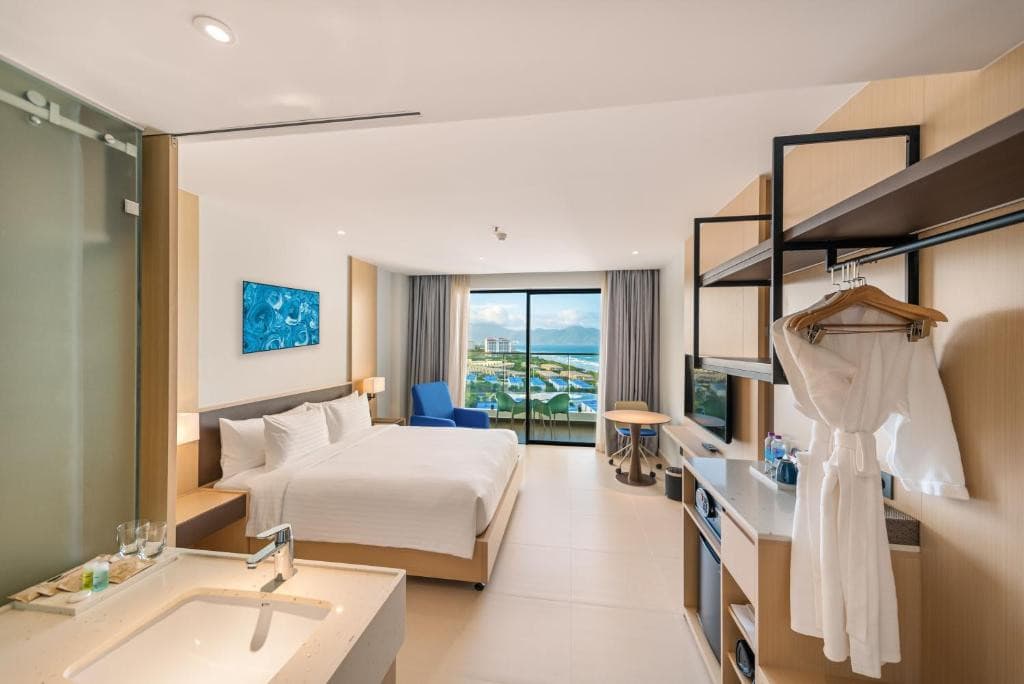 THE EMPYREAN CAM RANH BEACH RESORT