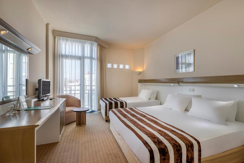Green Max Hotel