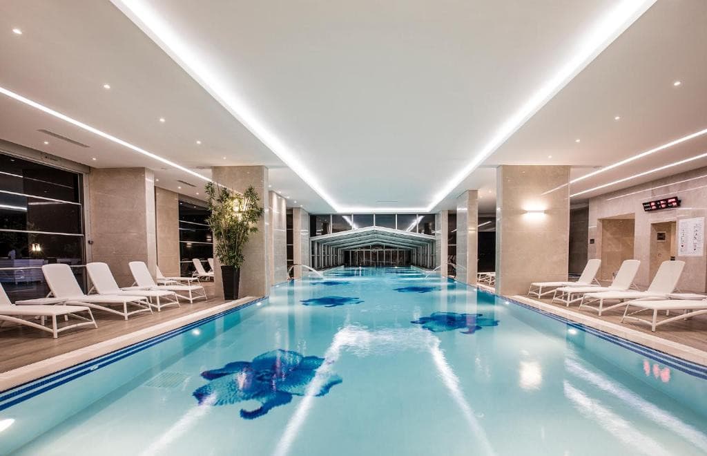 Charisma De Luxe Hotel