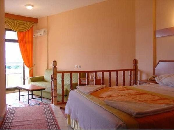 Amos Hotel