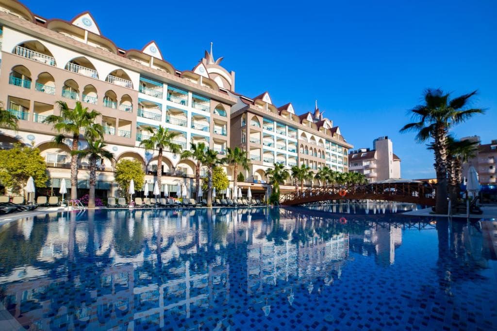 Side Crown Charm Palace