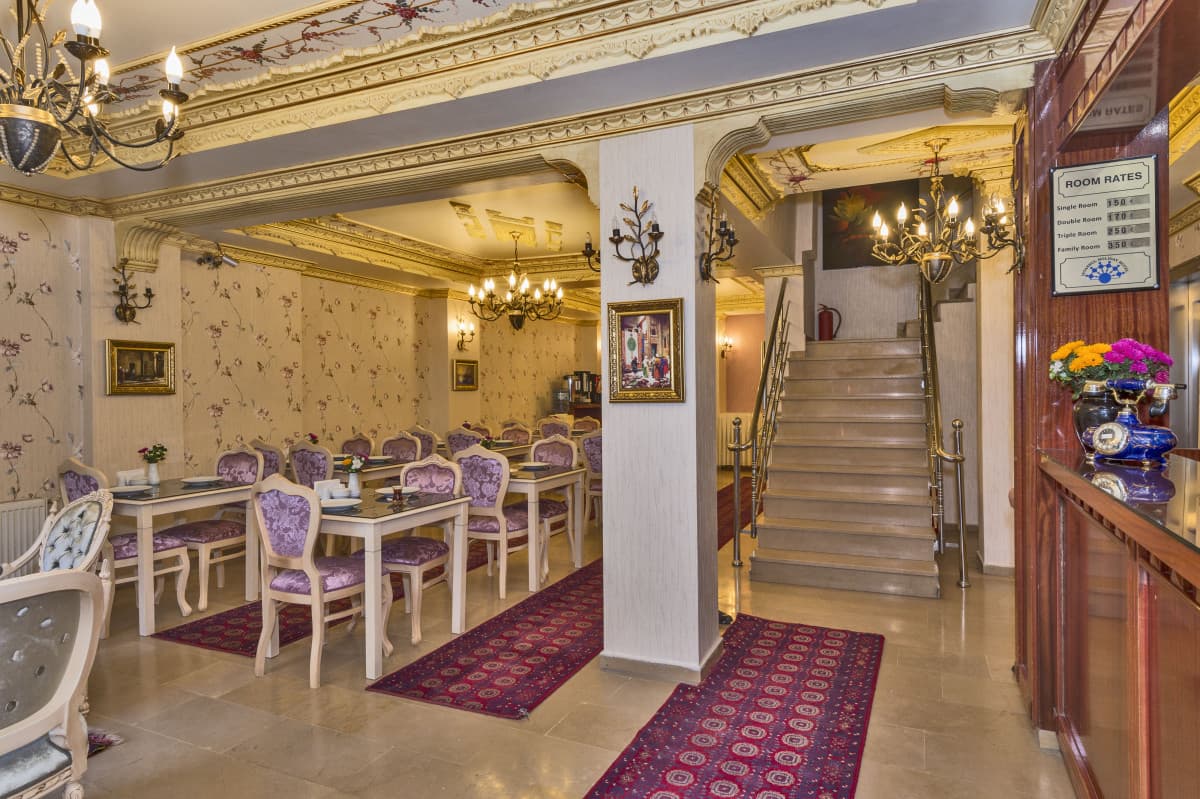 ISTANBUL HOLIDAY HOTEL