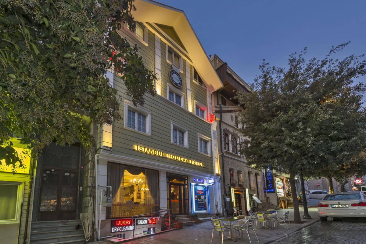 ISTANBUL HOLIDAY HOTEL
