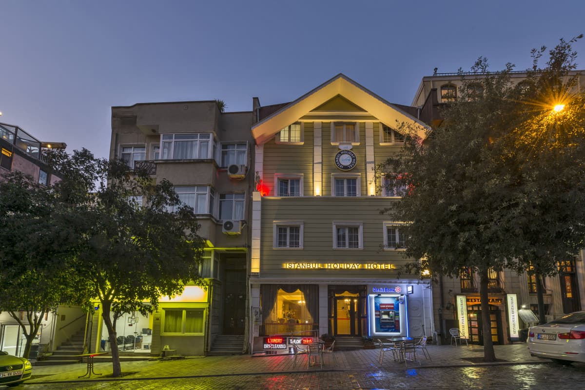 ISTANBUL HOLIDAY HOTEL