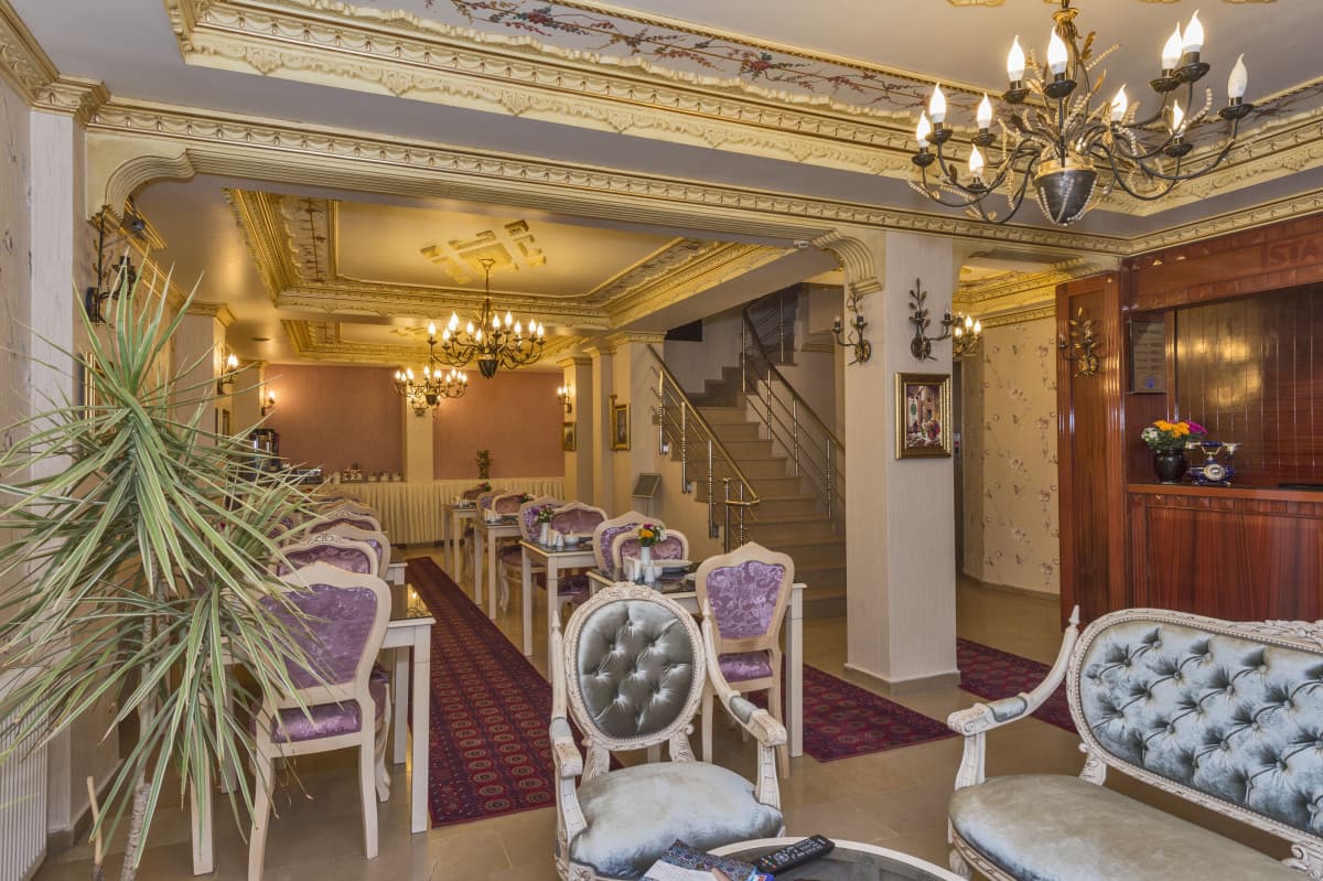 ISTANBUL HOLIDAY HOTEL