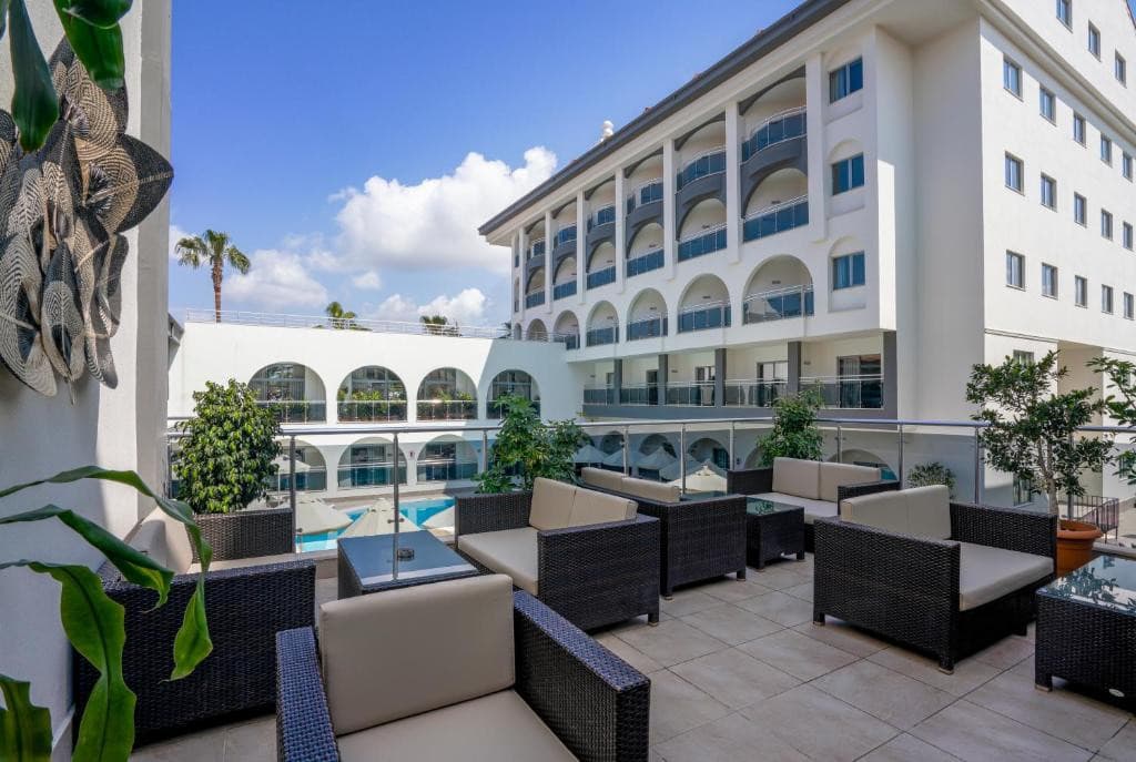 Diamond Beach Hotel & Spa