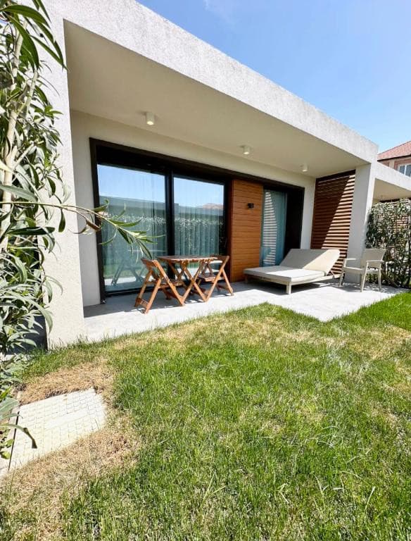 SEA BREEZE WHITE VILLAS 1