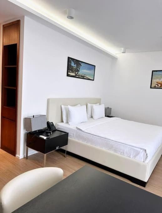 SEA BREEZE WHITE VILLAS 1