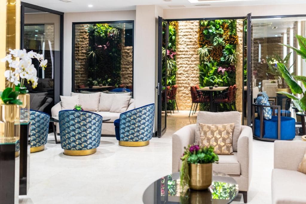 APRILIS DELUXE HOTEL