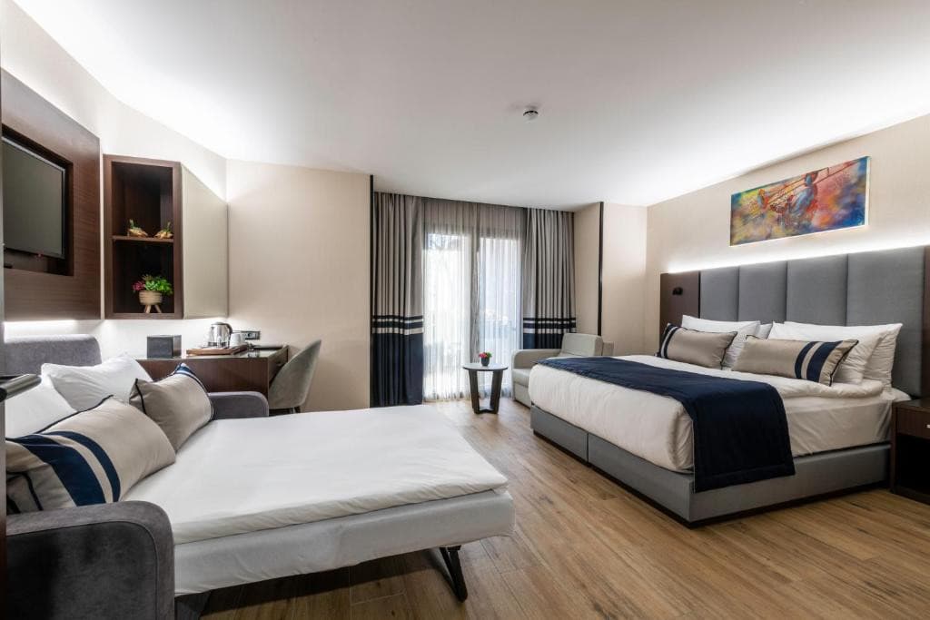 APRILIS DELUXE HOTEL