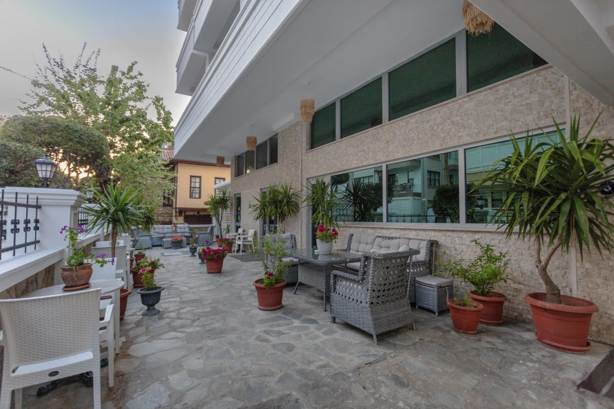 Bonapart Sealine Hotel