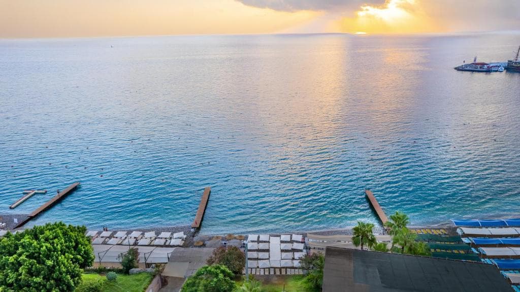 Bonn Beach Hotel By RRH&R