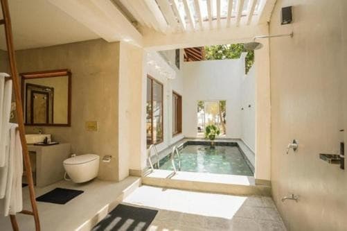 Hibiscus Beach Hotel & Villas