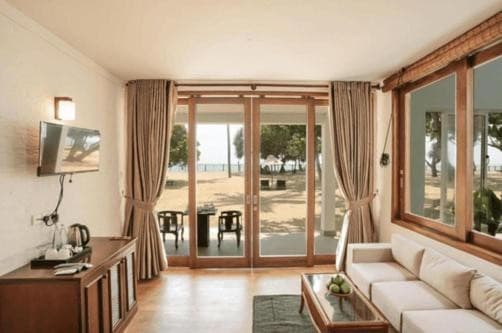 Hibiscus Beach Hotel & Villas