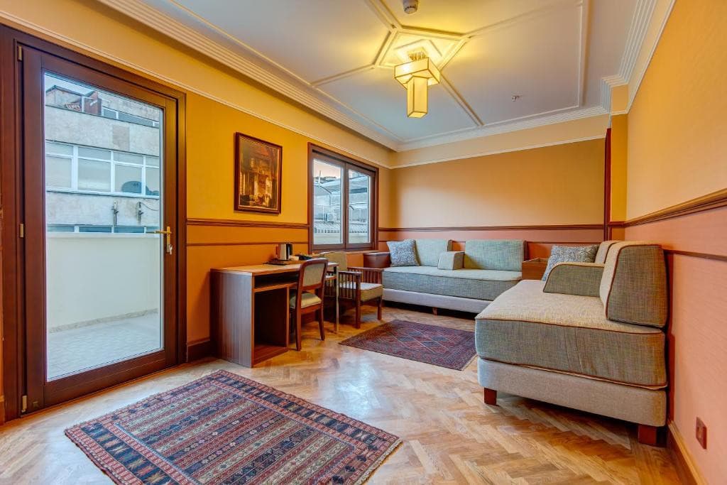 LALAHAN HOTEL